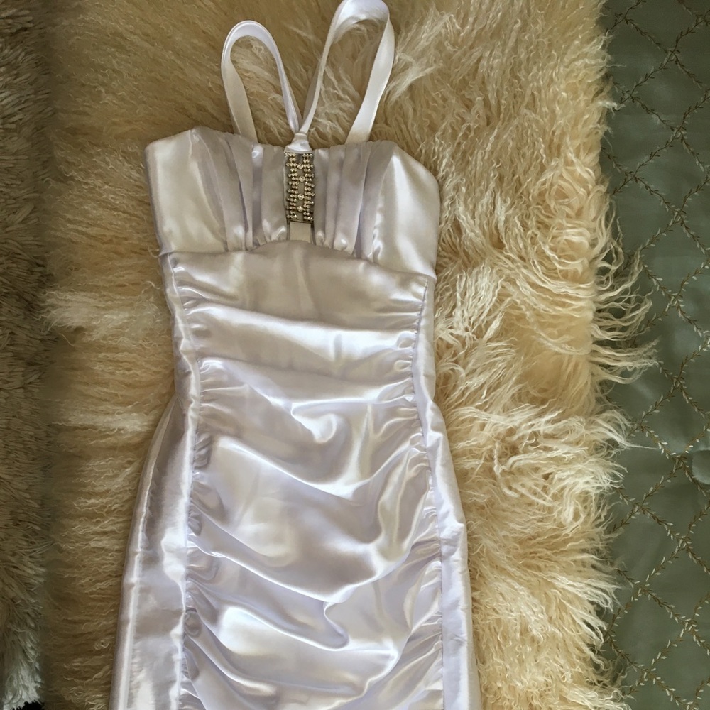 Silk white  dress.,never worn.,😁